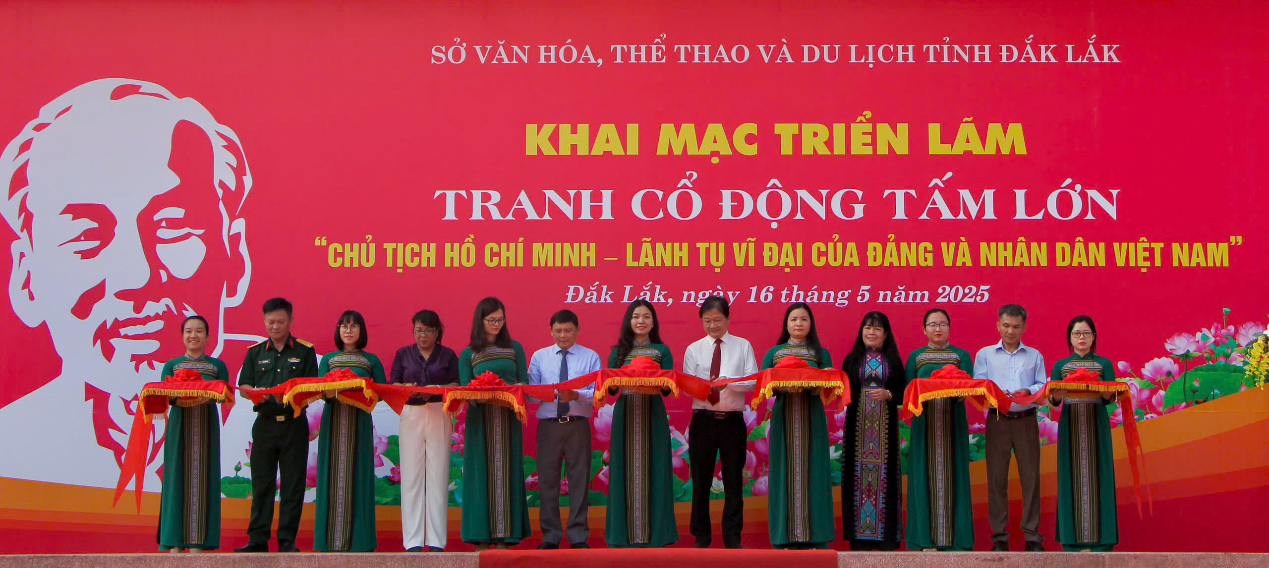 Khai mạc Triển lãm Tranh cổ động tấm lớn, chủ đề “Chủ tịch Hồ Chí Minh - Lãnh tụ vĩ đại của Đảng và Nhân dân Việt Nam”